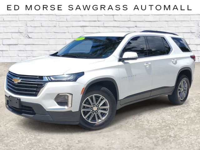 2023 Chevrolet Traverse LT Leather in Summit White — front three-quarter view